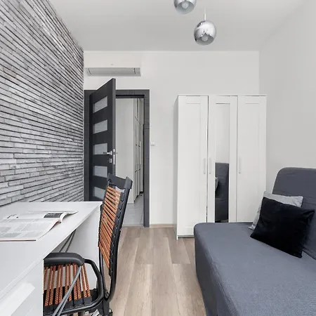 Nowoczesny & Klimatyzowany Z Parkingiem By Renters Apartament Kraków