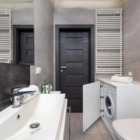 Nowoczesny & Klimatyzowany Z Parkingiem By Renters Apartament